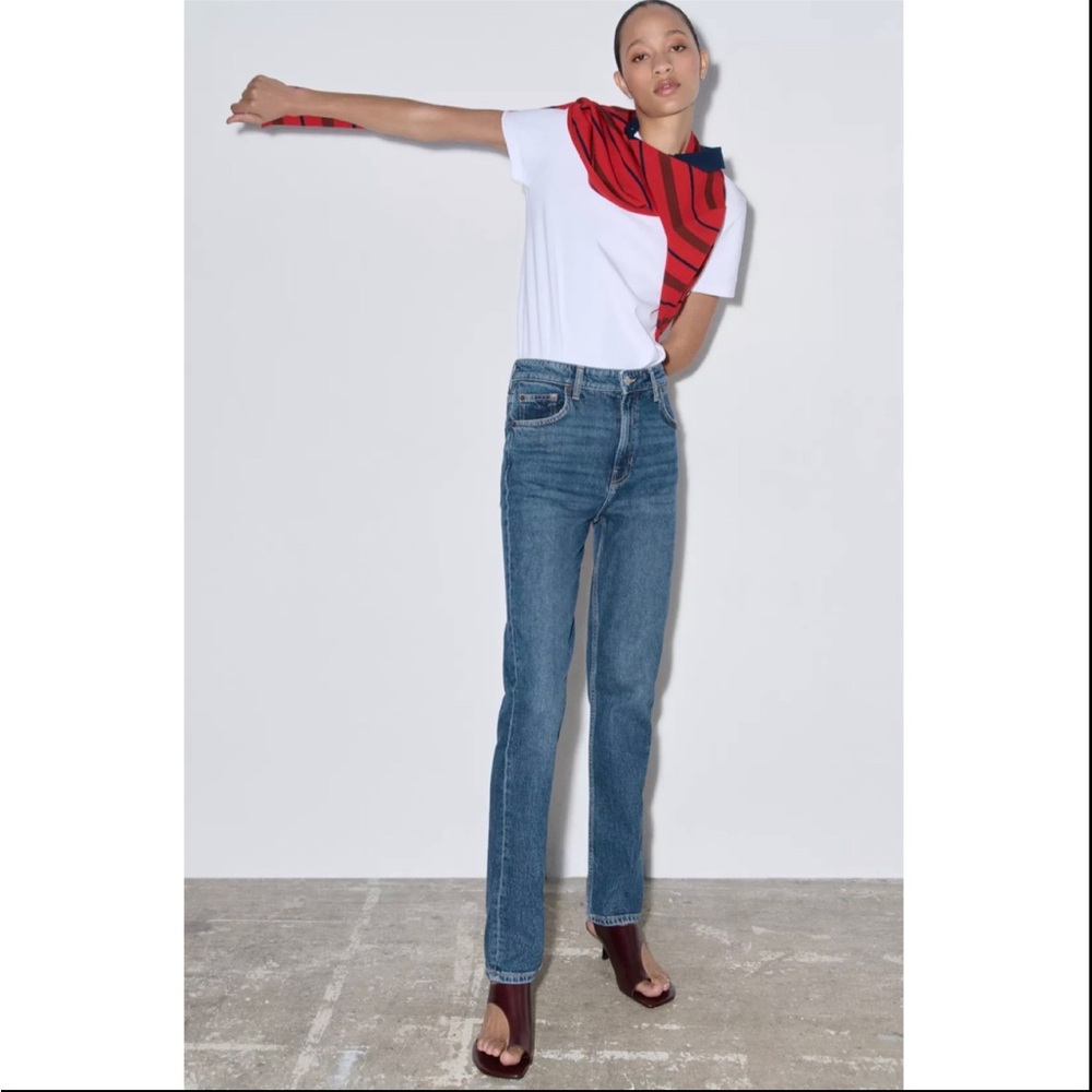 New Zara Straight Leg Jeans size 6.